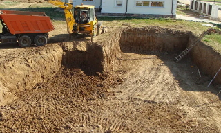 Рытье котлованов под фундамент в Алексине – цена от 2569 руб. за м3 | 2Землекопа-Лкс