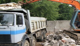 Вывоз строительного мусора с участка в Алексине недорого от 1541 руб. | 2Землекопа-Лкс